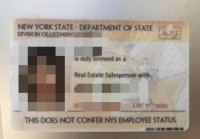 在纽约州，要考取房产中介证（Real Estate Salesperson License），你需要遵循以下步骤