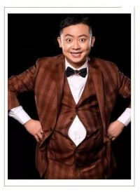 王万里和崔明君是两个不同的名字，分别代表不同的人。如果是在某个特定情境或事件中，比如一场辩论、比赛或争论，那么王万里vs崔明君就意味着这两个人正在进行某种形式的对决或竞争。