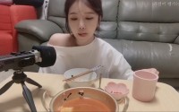 那个在凌晨三点陪我吃泡面的女孩，我和闺蜜的365天卡点记录