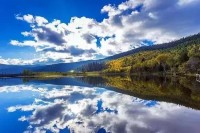 云南是一个充满自然美景和丰富文化的地方，非常适合自助游。以下是一些云南旅游自助游的建议