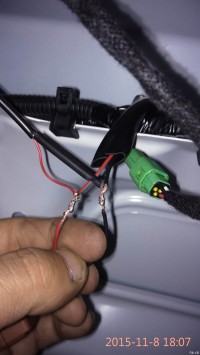 氛围灯的接线方式主要取决于其类型和安装位置。以下是几种常见的氛围灯接线方法