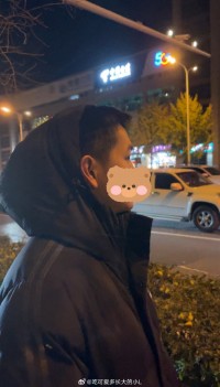 翻到去年今天的照片，我愣住了