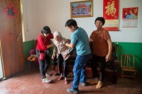 跟着村里网鱼的老把式跑了365天，我把这些水底门道全记下来了