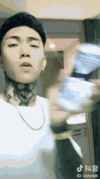 在抖音上做好房产主播，需要综合考虑内容创作、平台规则、观众互动和持续优化等多个方面。以下是一些关键策略和建议
