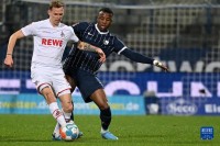 科隆和卡尔斯鲁厄的比赛是德国足球甲级联赛（Bundesliga）中的一场重要对决。两队都是德国足球联赛中的老牌球队，拥有丰富的历史和众多球迷。