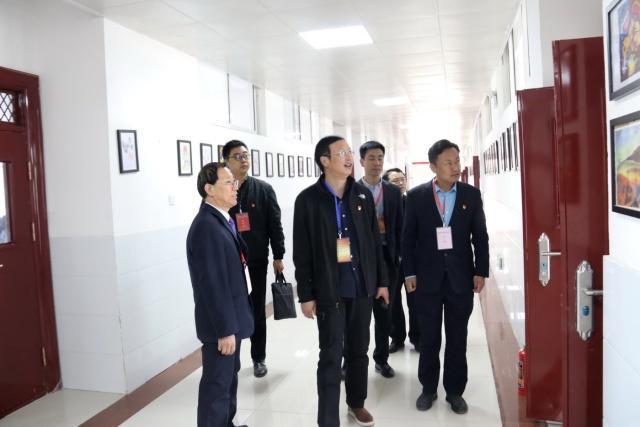 分数屏幕亮起后，他为什么突然不说话了？