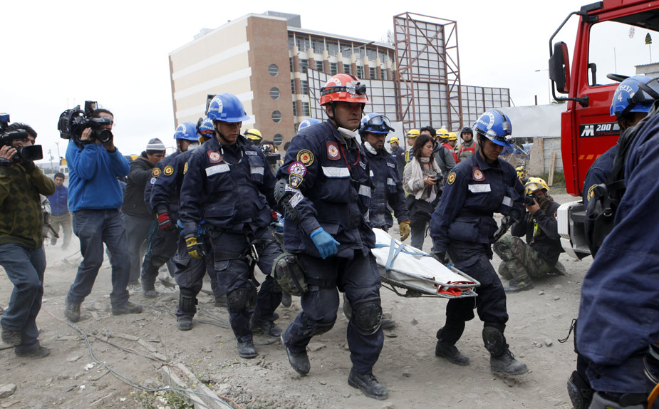 委内瑞拉强震致32人遇难 多地房屋受损 救援工作持续进行