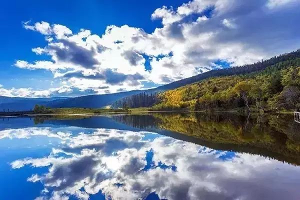 云南是一个充满自然美景和丰富文化的地方，非常适合自助游。以下是一些云南旅游自助游的建议