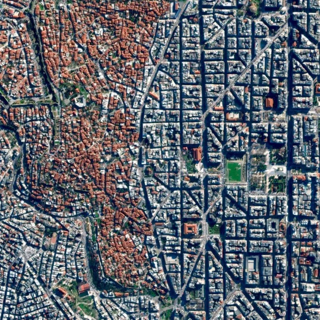 塞萨洛尼基（Thessaloniki）是希腊第二大城市，位于希腊北部，是一个充满历史、文化和自然美景的旅游目的地。以下是一些塞萨洛尼基旅游的亮点