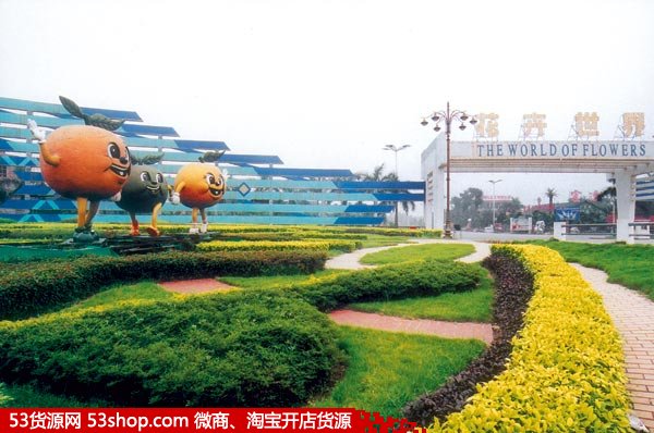 陈村花卉世界位于中国广东省佛山市顺德区陈村镇，是一个集花卉种植、观赏、销售及旅游休闲为一体的综合性旅游景区。这里四季如春，拥有丰富的花卉资源和优美的自然风光，是游客们放松身心、亲近自然的好去处。
