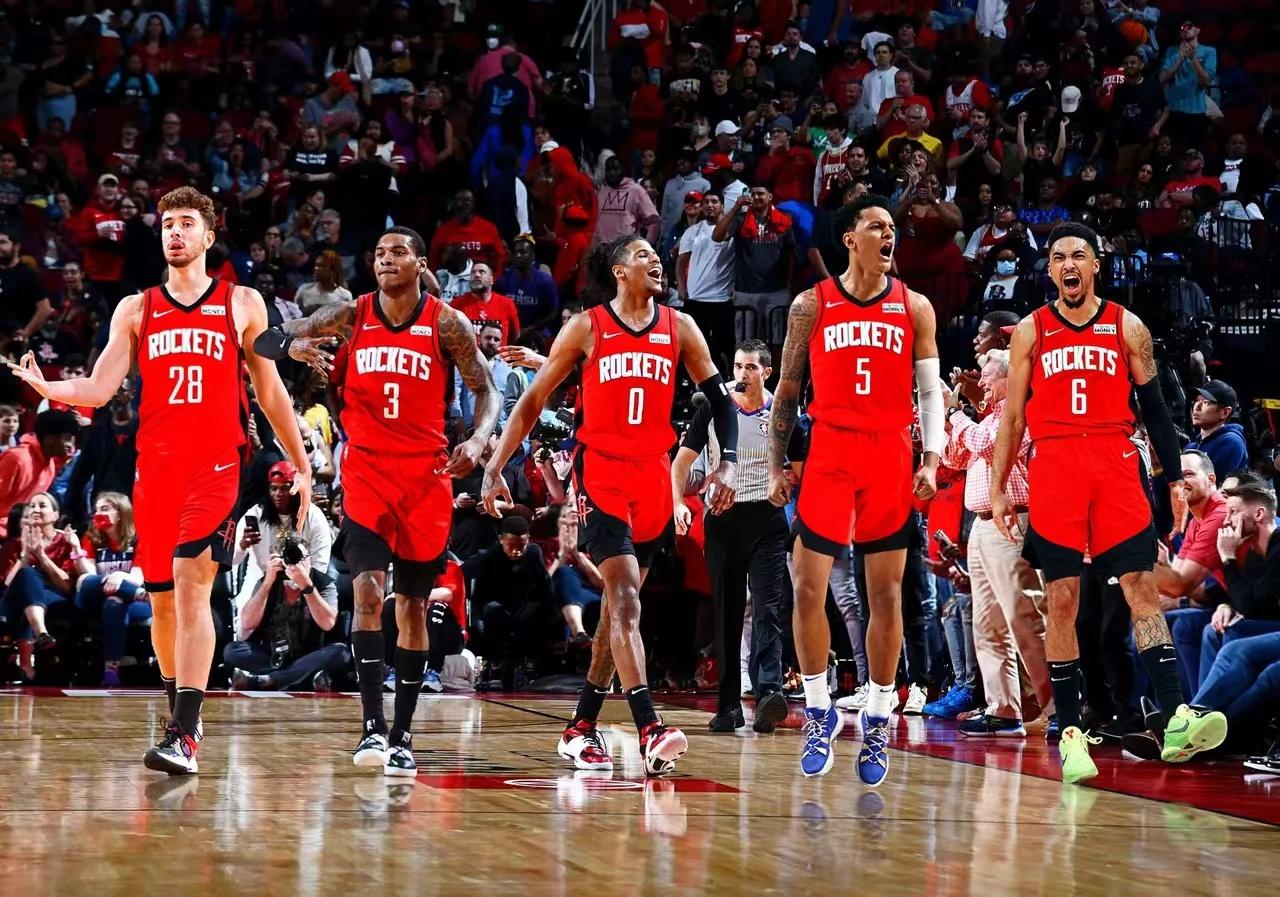 在2024年的NBA季后赛中，快船队和太阳队之间的系列赛总共有6场比赛。具体比赛结果如下