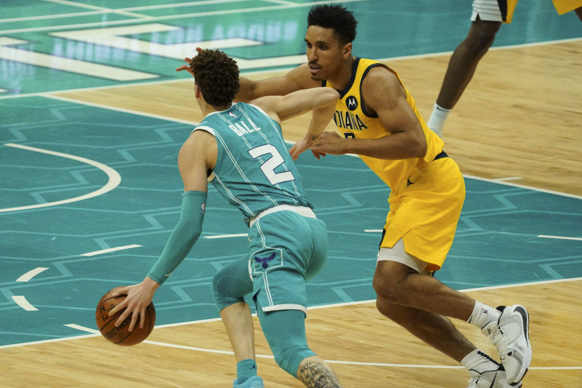 在预测NBA比赛结果时，我们通常需要考虑球队的近期表现、伤病情况、球员状态、教练的战术安排以及比赛的地点和氛围等因素。然而，由于我无法实时获取最新的比赛数据和内部信息，我无法提供确切的比赛预测结果。