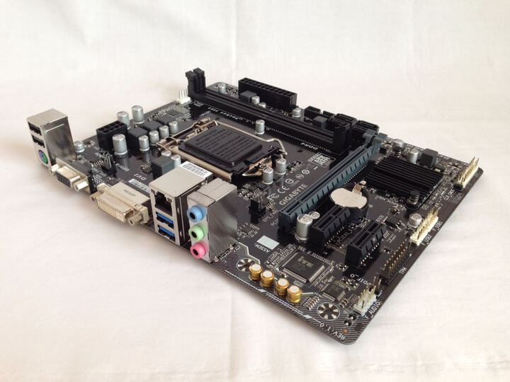 记一次给老伙计技嘉GA-H110M-DS2V升级，结果翻出块技嘉365M-D2V的折腾实录