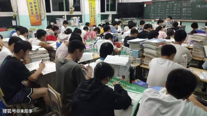那年夏天，我第一次站在卡特365B拆楼机面前，腿有点软