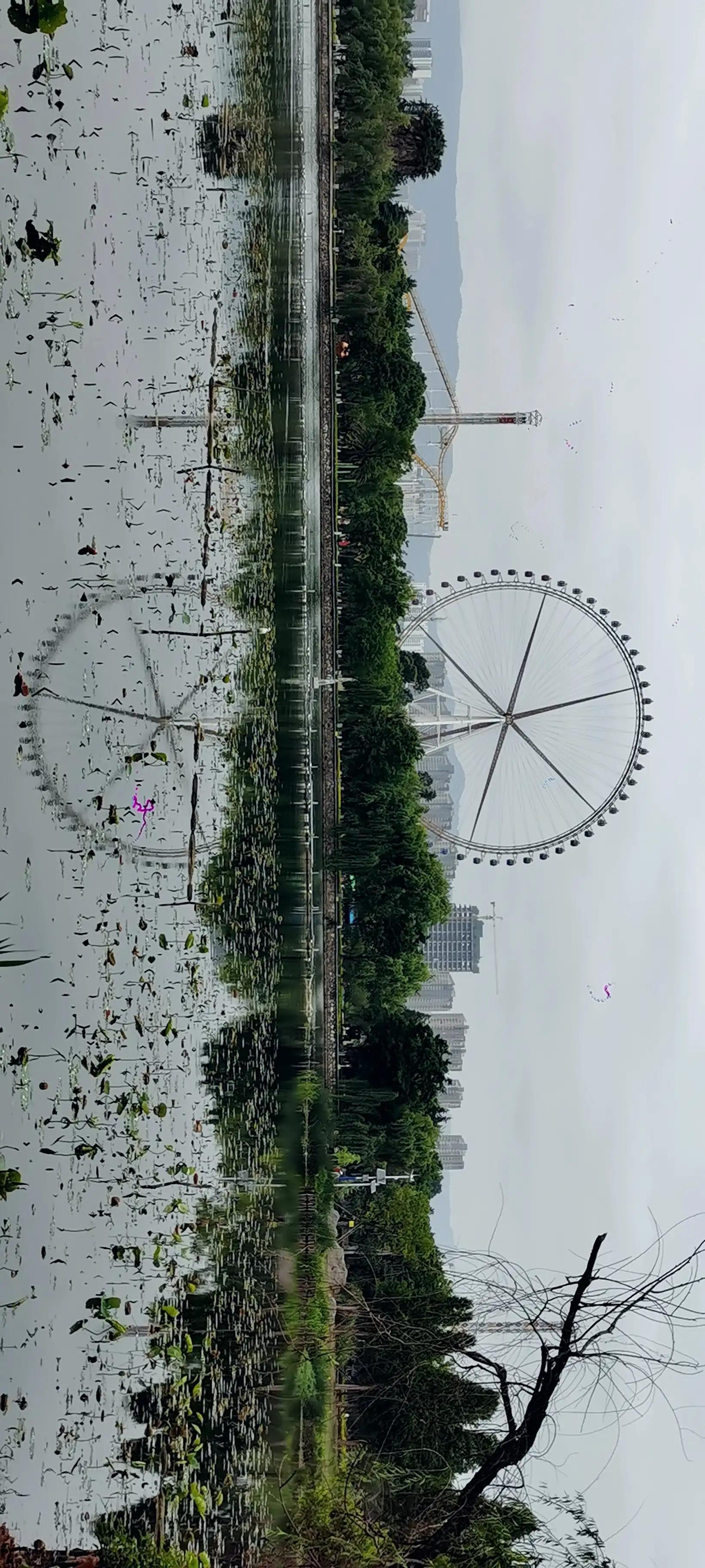 云南是一个充满魅力和文化多样性的地方，即使是在有限的预算下，也能享受到其独特的自然风光和丰富的文化体验。以下是一些适合穷游云南的旅行建议