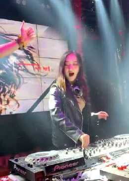 365秒让你受不了的DJ,那晚我在卧室蹦了一场野迪 365秒让你受不了的DJ,那晚我在卧室蹦了一场野迪