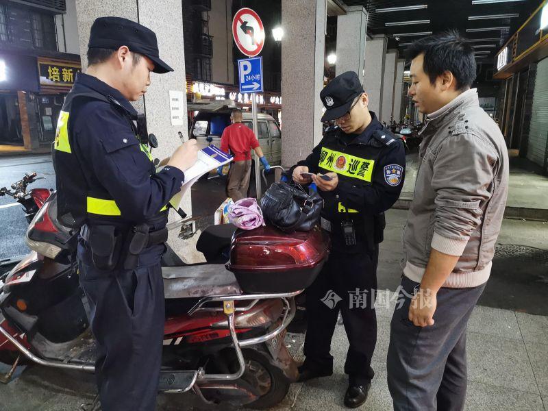 那天下午三点，我盯着屏幕上转了四十分钟的加载条，突然想起楼下面馆老板说过的一句话