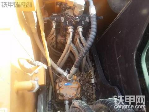 在三一挖机屁股后面折腾半天，终于把EGR阀拆下来了