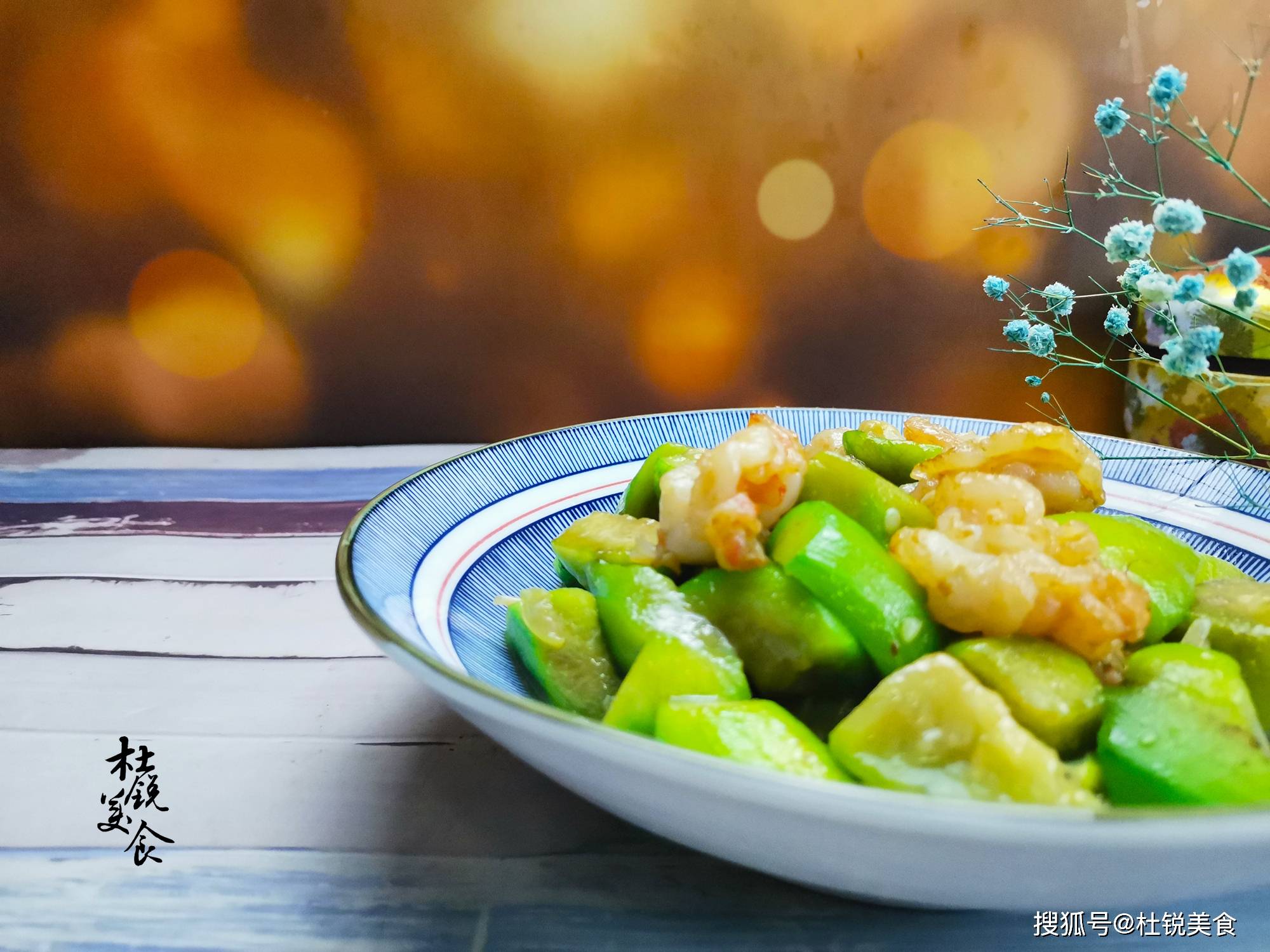 学美业那会儿，我在网上翻了一整年的教程，最后才搞明白365美业教程下载到底是怎么回事
