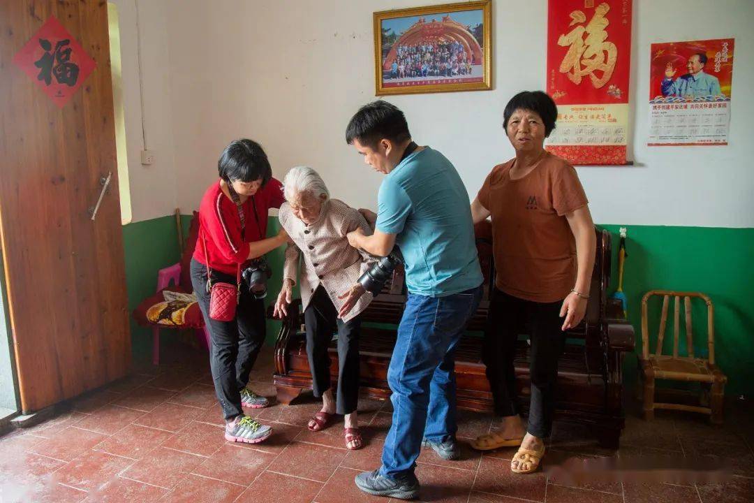 跟着村里网鱼的老把式跑了365天，我把这些水底门道全记下来了