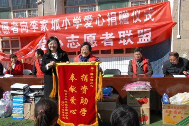 一年采访365个人之后，我发现大多数人都把日子过反了
