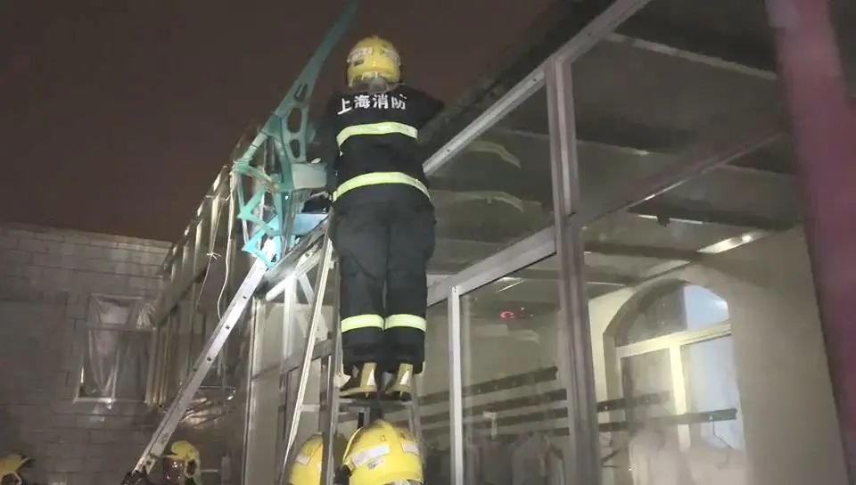 我们楼下那个消防站，昨晚又出警了